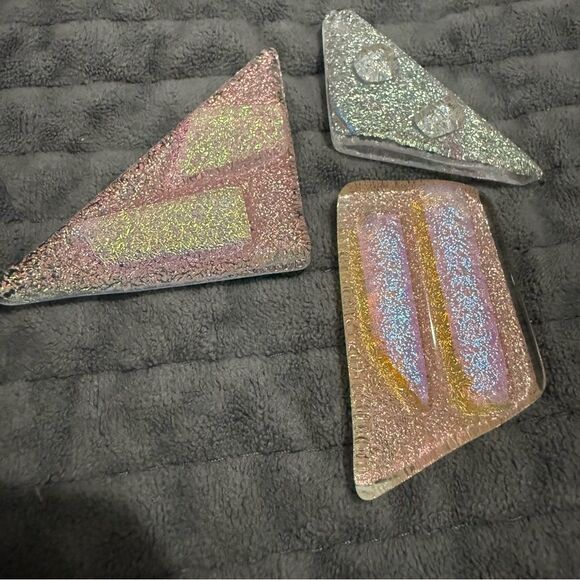 Set of 3 Dichroic Glass Triangle Cabochons – Iridescent Pink, Gold & Silver - Picture 13 of 17